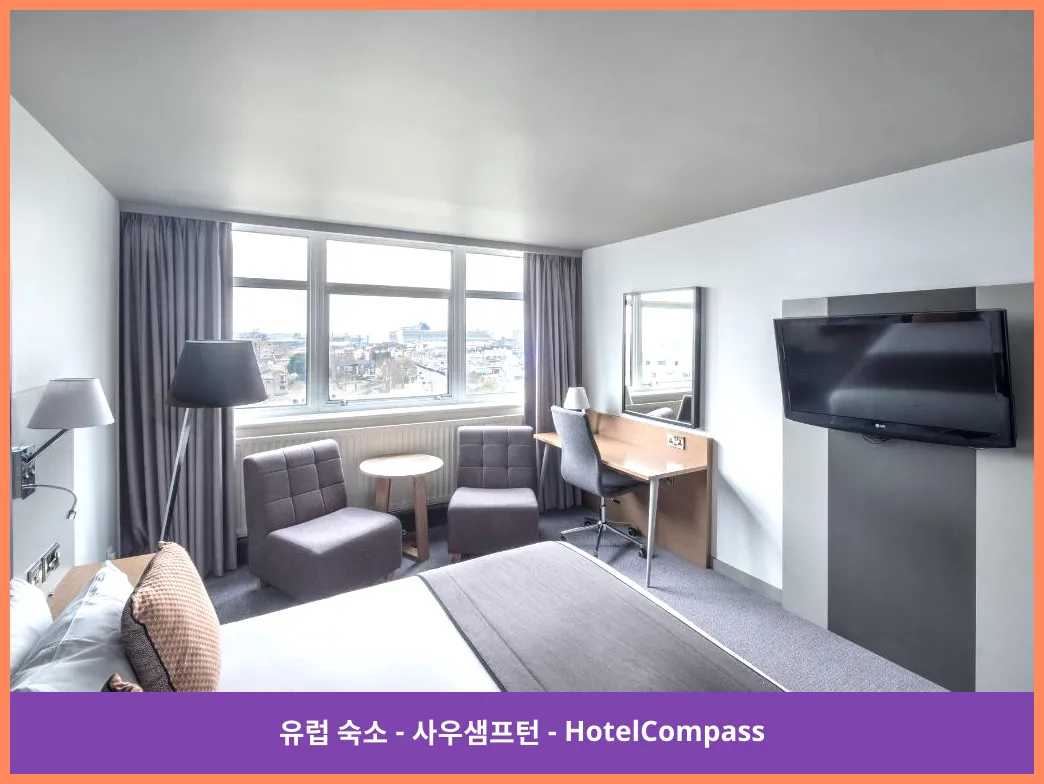 1 Super King Bed Standard Harbour View - Bedroom