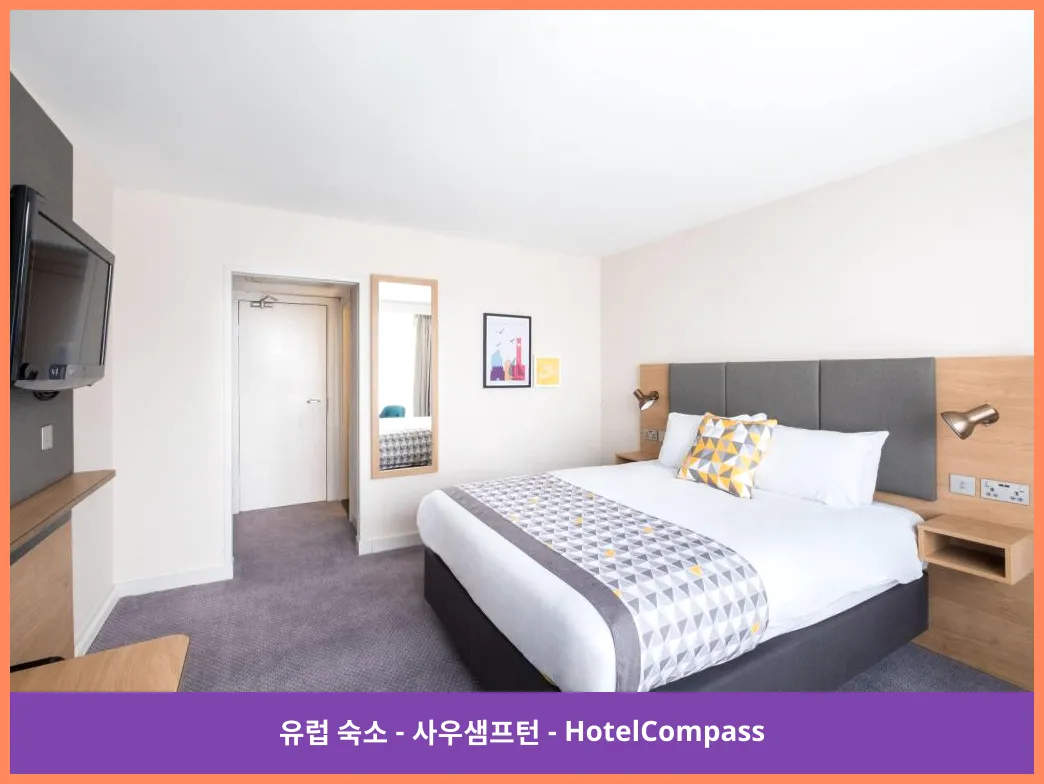 1 Queen Bed Standard Harbour View - Bedroom