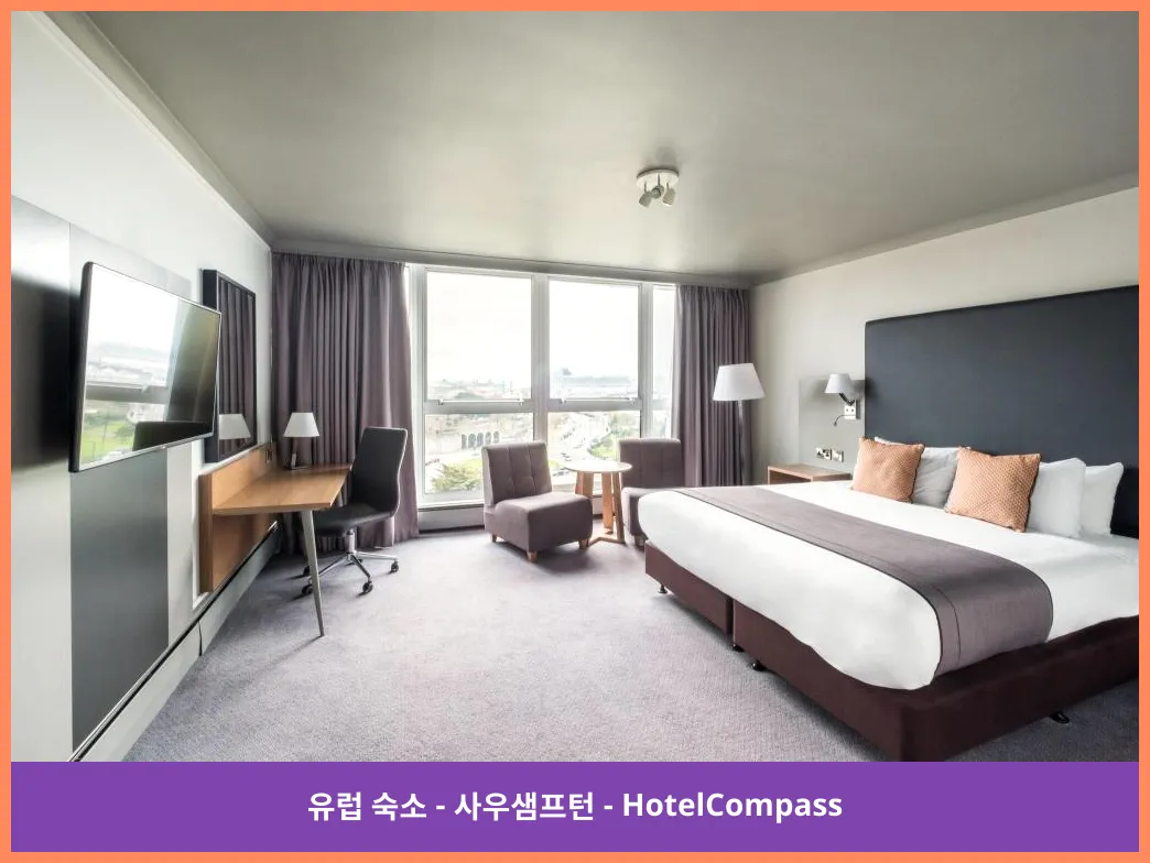 1 Super King Bed Premium City View - Bedroom
